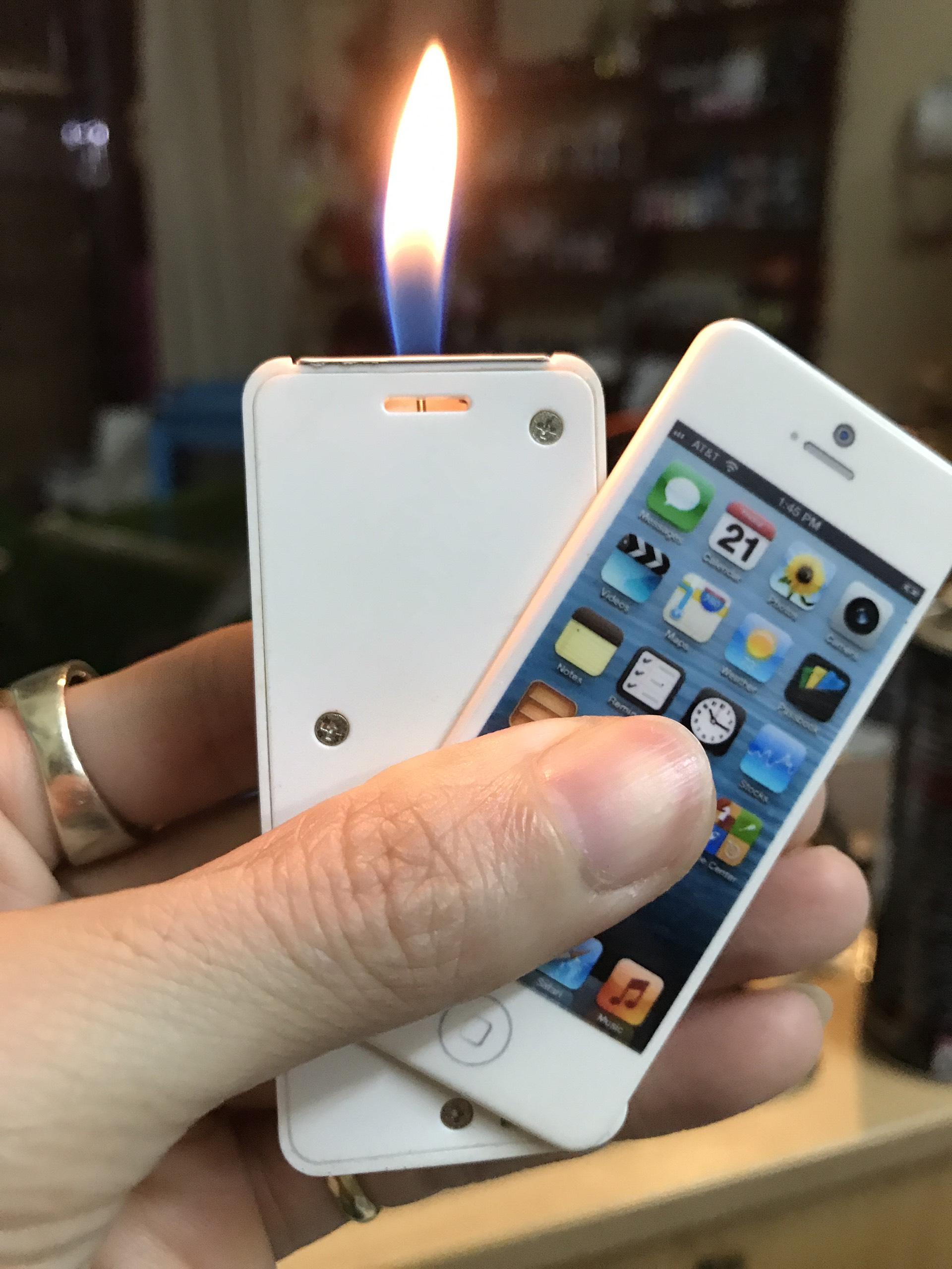 Bật Lửa Hình Iphone Kiêm Khui Bia