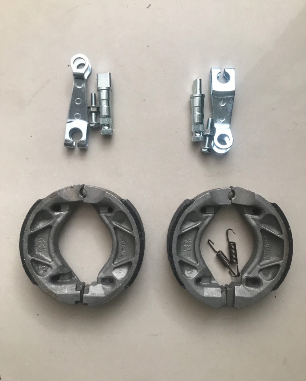 CỐT BÁT(PÁT) BỐ THẮNG-MÁ PHÁNH TRƯỚC SAU YAMAHA SIRIUS JUPITER TAURUS EXCITER 2006 2010 VÀ 4 SỐ 2011-13 NOUVO,MIO,LUVIAS