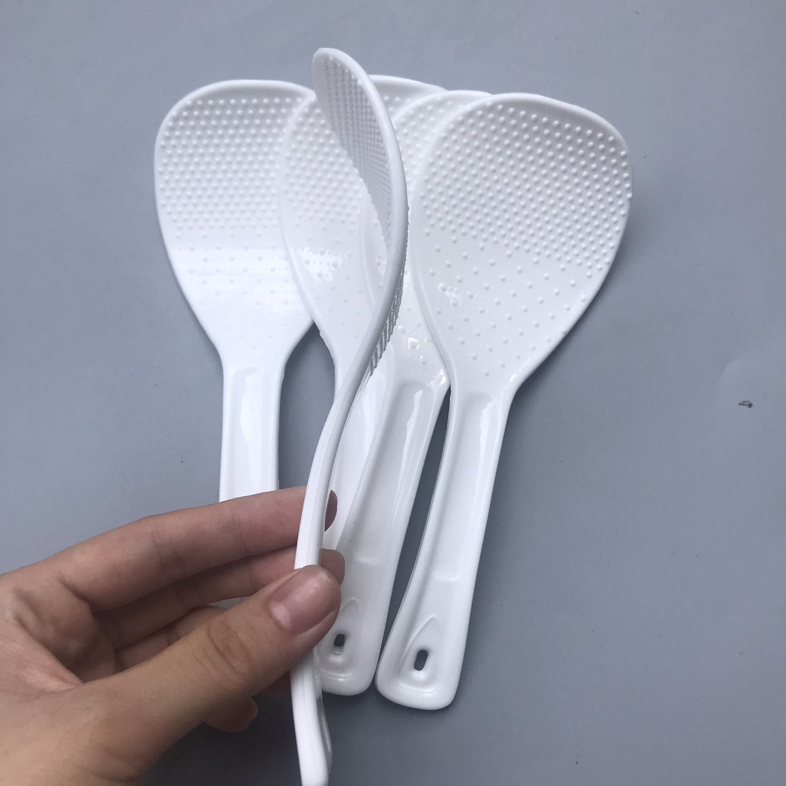 Thìa muôi sới cơm chống dính màu trắng