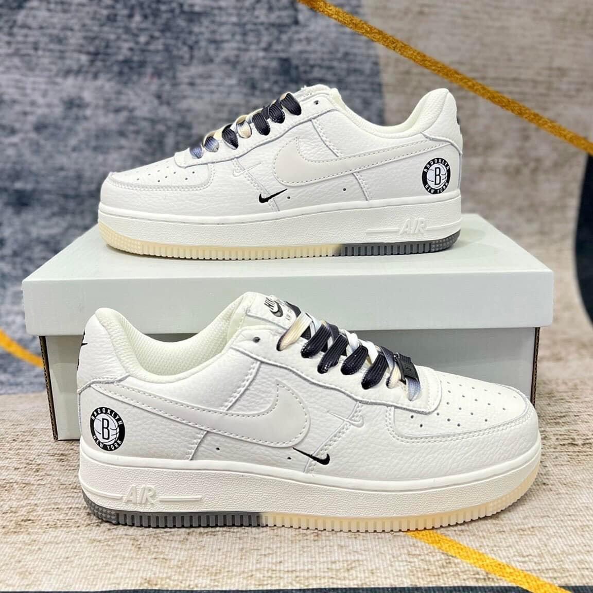 Giày thể thao AF1 âm dương, Giày Air force 1 Brooklyn Sail Black phản quang nam nữ hot trend 2022-NT