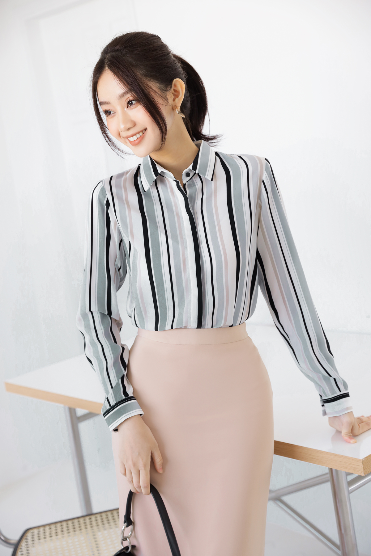 Áo sơ mi nữ lụa sọc color gillee thiết kế giấu nút fas175