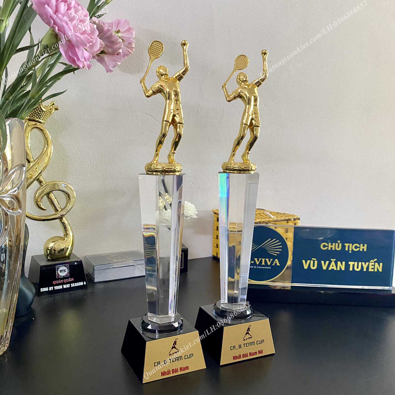 Cúp pha lê tennis người kim loại mạ vàng