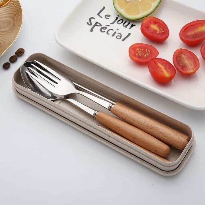 Bộ thìa đũa muỗng đũa inox có hộp đựng bằng nhựa lúa mạch bảo vệ môi trường, HK045(giao màu ngẫu nhiên)