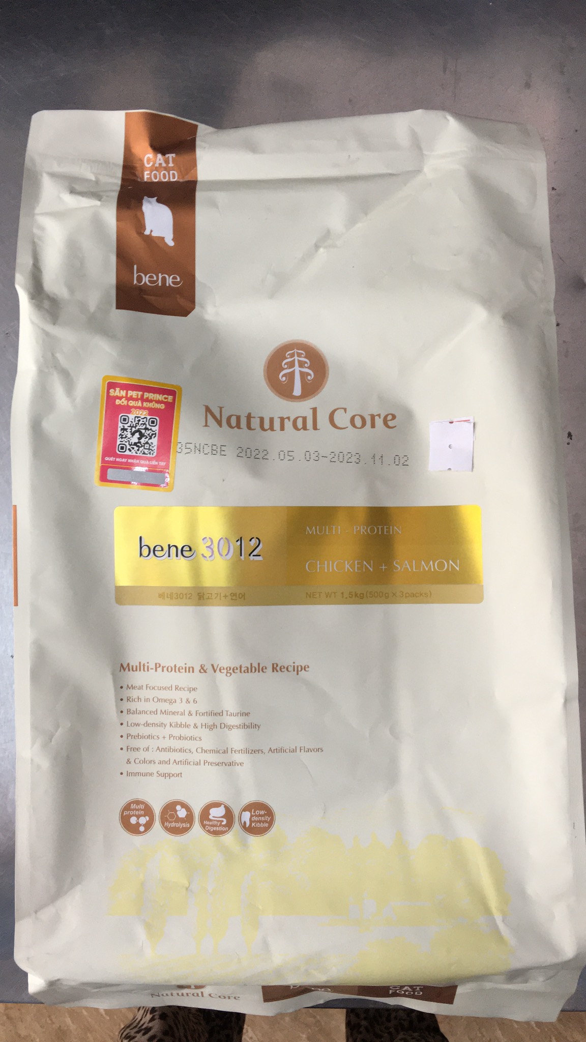 Thức ăn cho mèo natural core bene thịt gà cá hồi