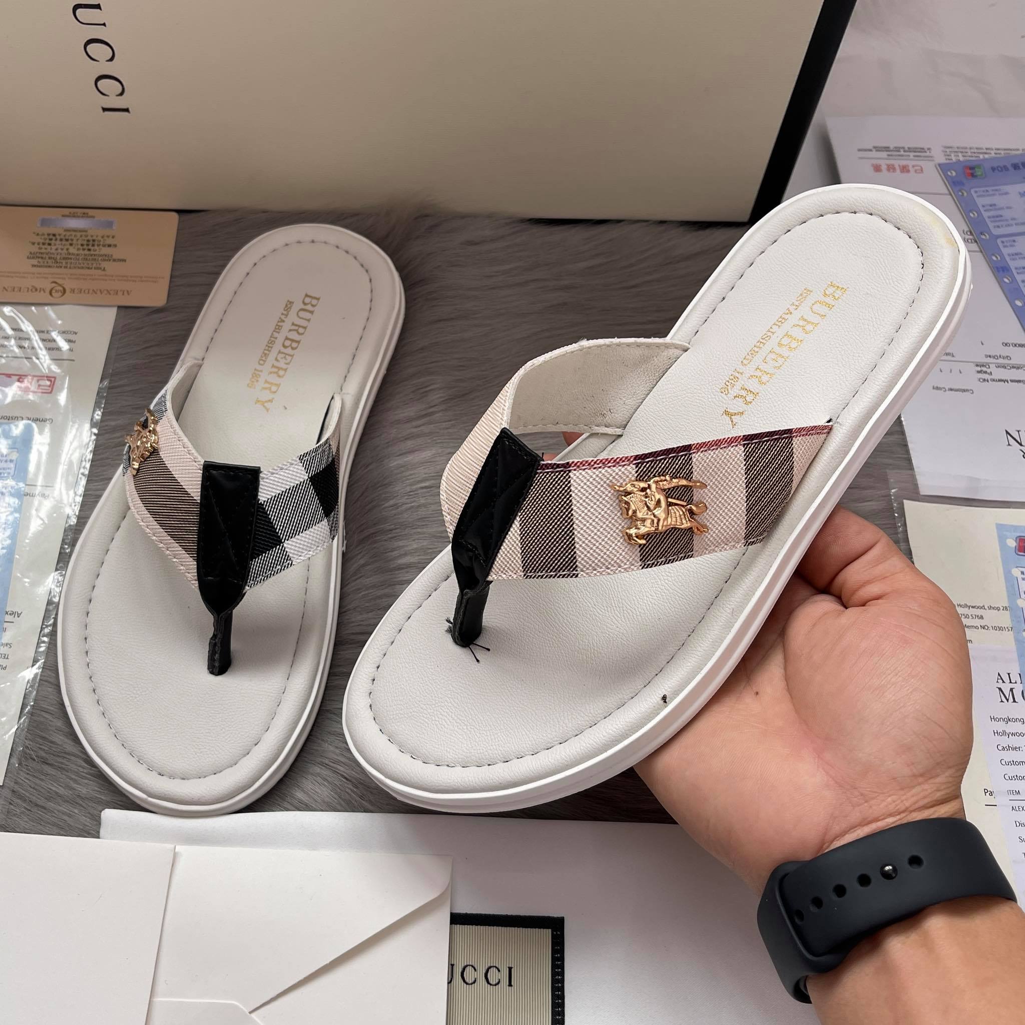 Dép tông kẻ bắp trắng nam