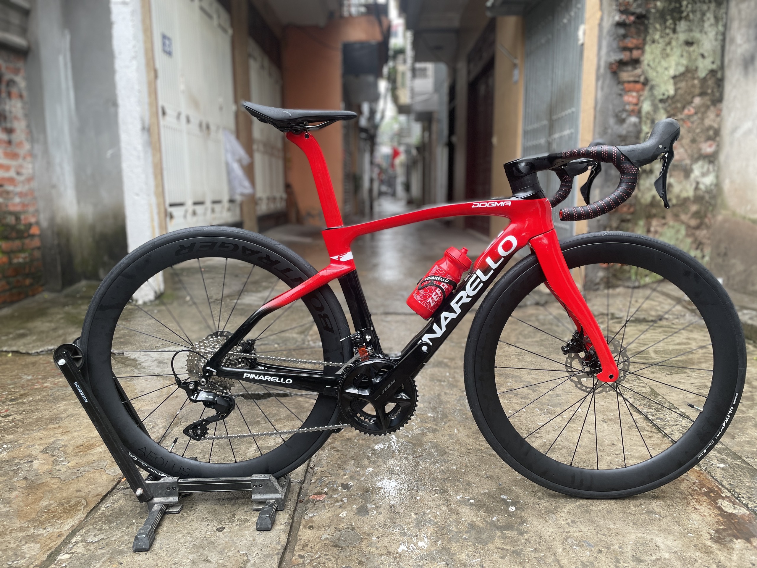 (Chat với shop để đặt hàng) Xe đạp đua Pina f14 phanh đĩa đời mới màu đỏ, group Shimano 105 7120 mới 100%