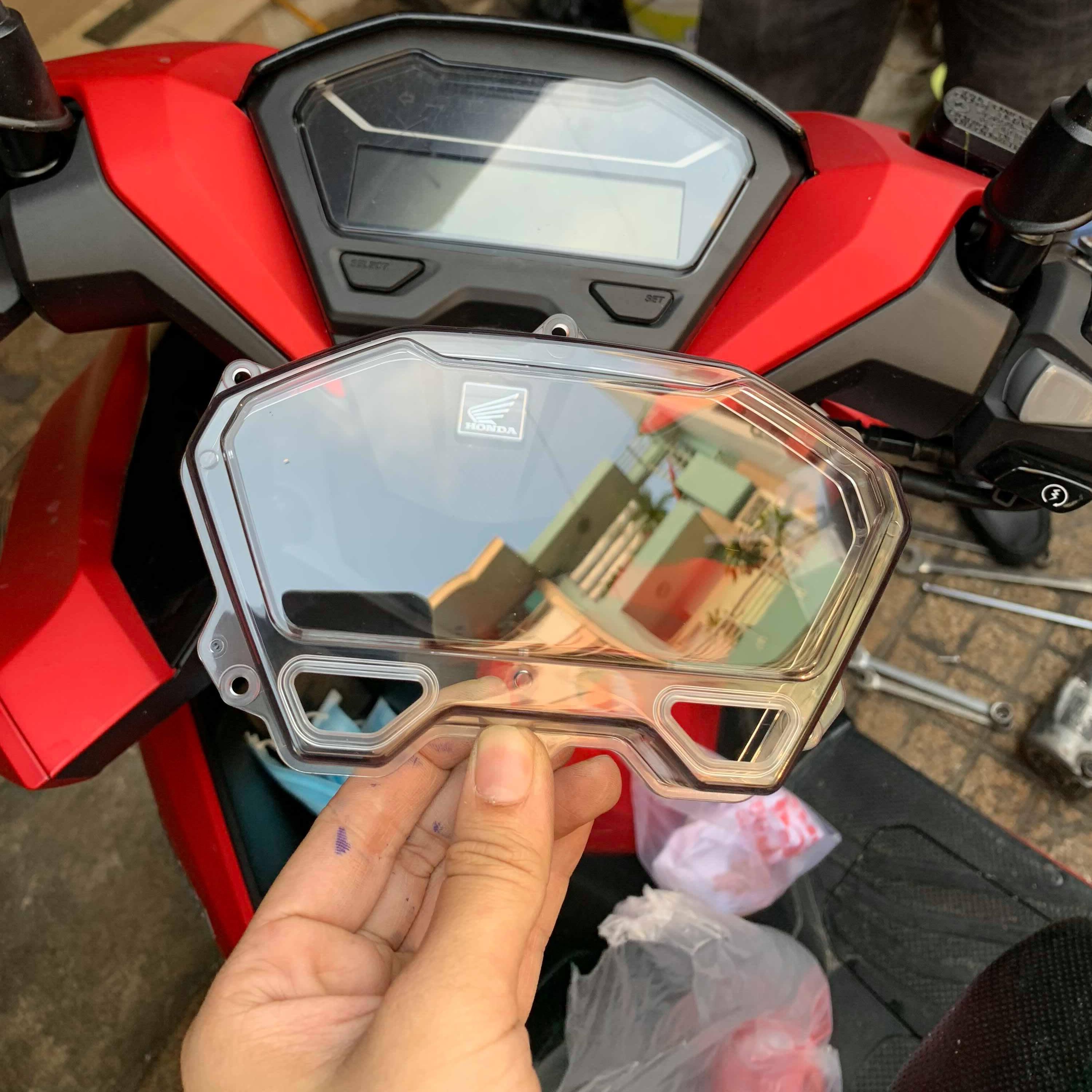 Mặt kính đồng hồ Vario 2018 , Click 2018