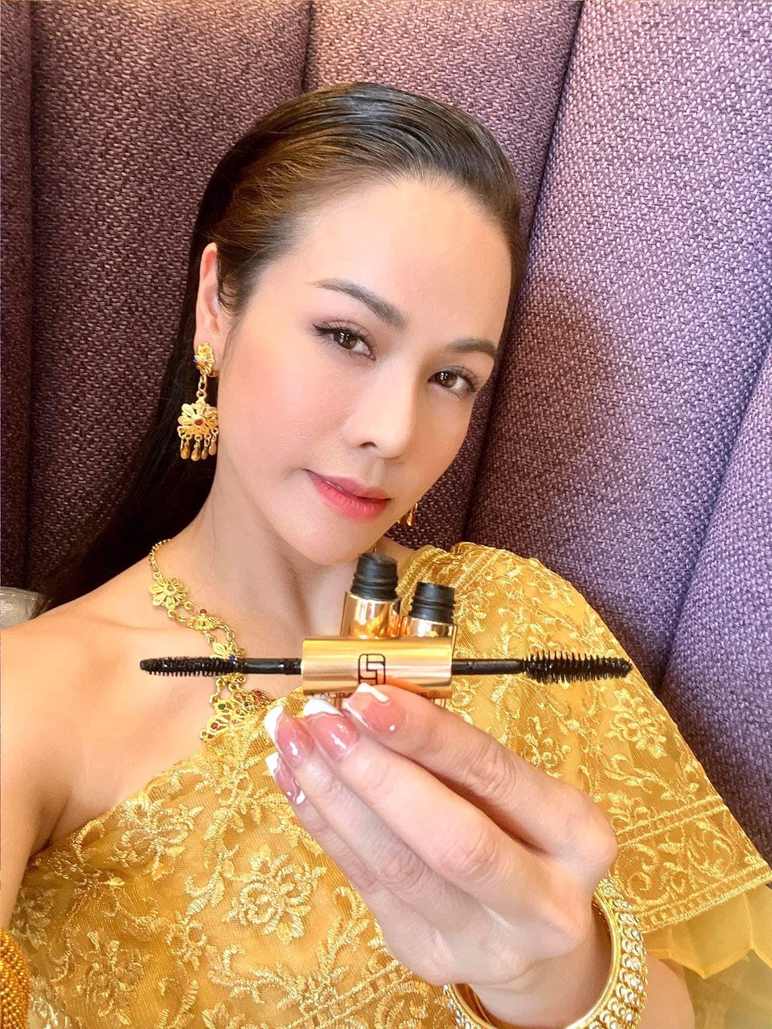 Chuốt mi hai đầu làm dày và dài mi Nhật Kim Anh