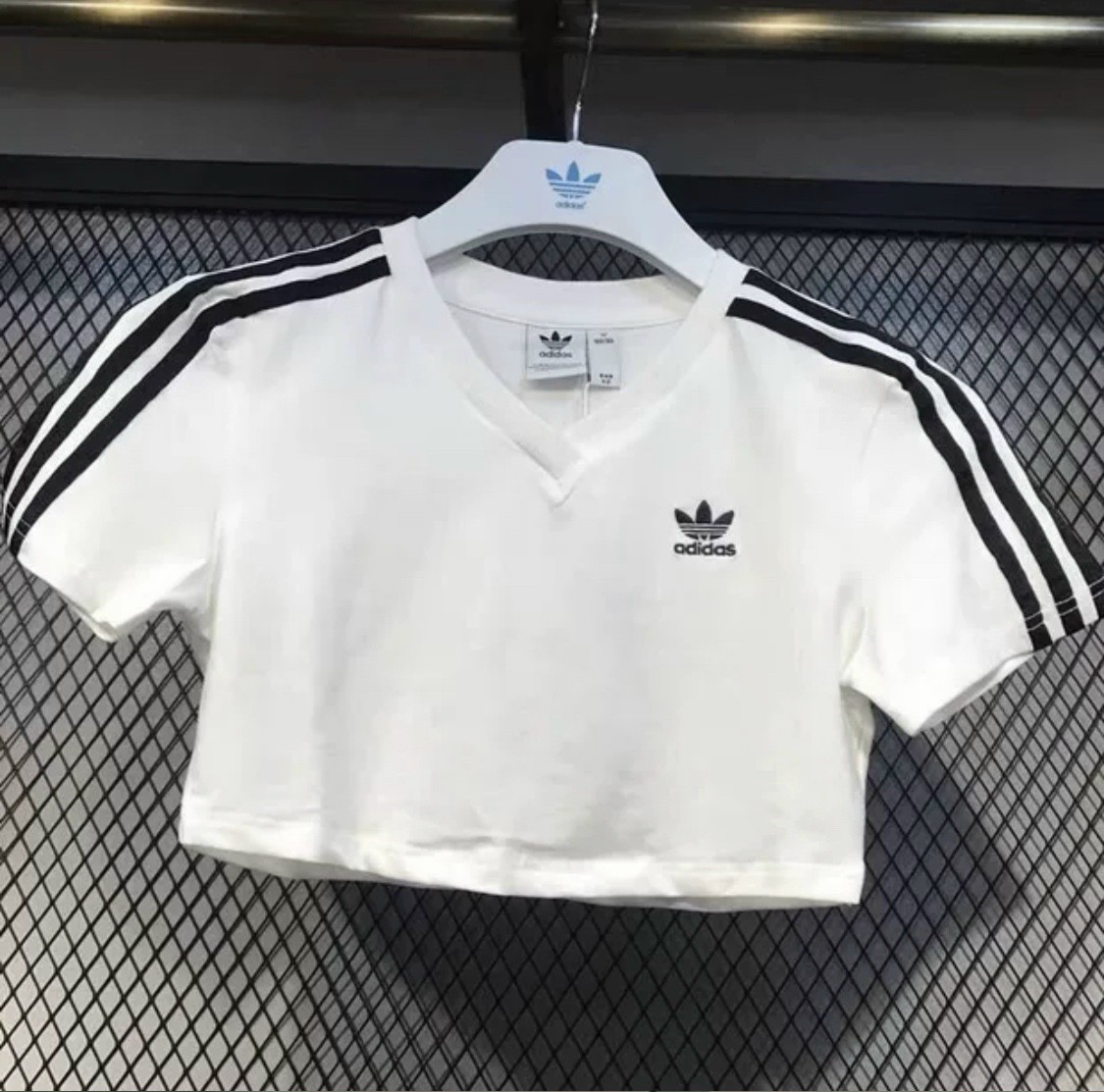 Áo croptop sọc vai