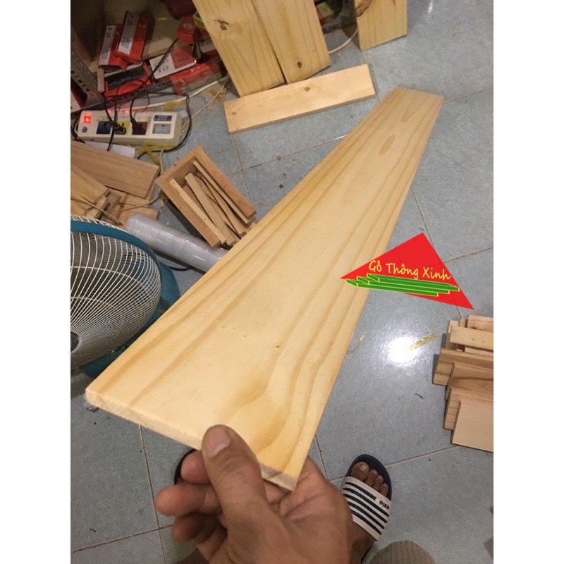 Tấm gỗ thông mới đẹp rộng 20cm, dài 1m2, dày 2cm, được bào láng 4 mặt thích hợp trang trí, làm kệ..