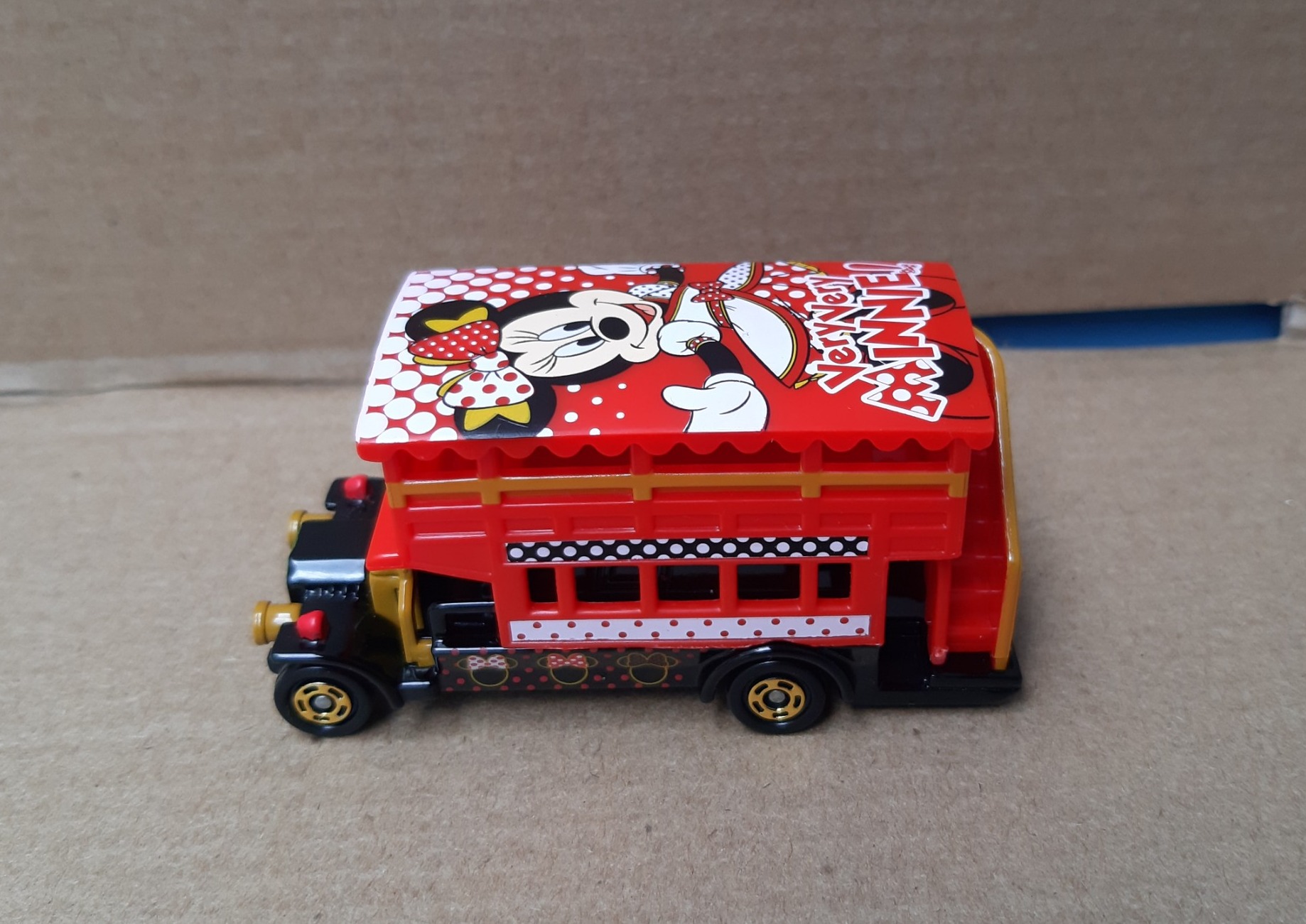 Xe mô hình Tomica - Xe Disney Minnie 2 tầng màu đỏ dễ thương cho bé