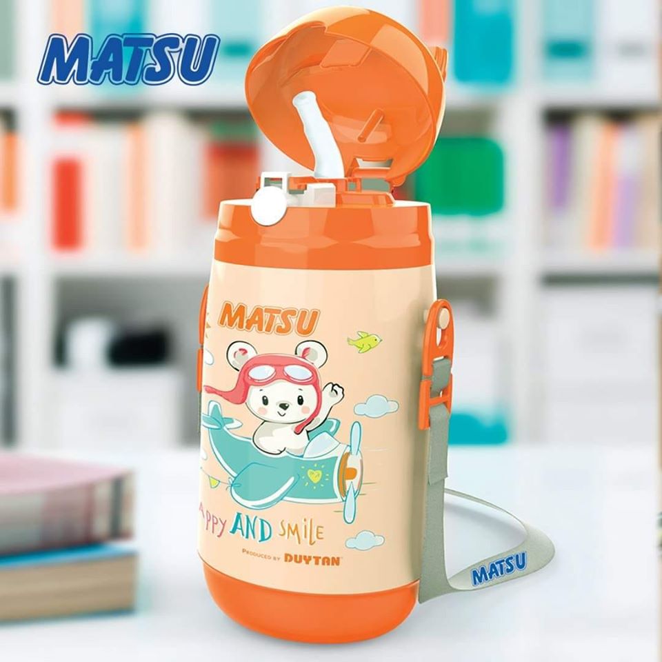 DEAL LAZ - Bình nước cho bé Matsu 500ml có nắp bật ống hút vệ sinh an toàn cho bé. Bình nước có ống hút cho bé có quai xách