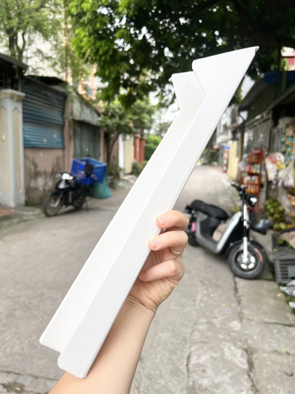 Máng thu rác máy vắt sổ dùng trong ngành may mặc