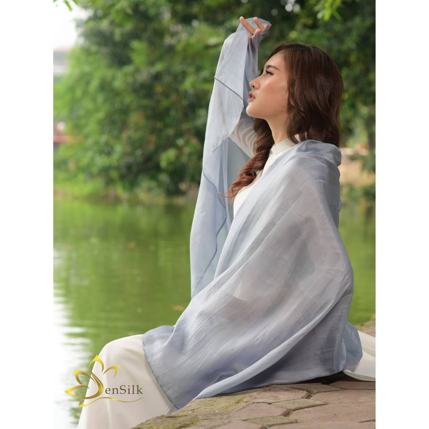 Khăn Lụa Tơ Tằm SenSilk Standard Ghi Cực Xinh