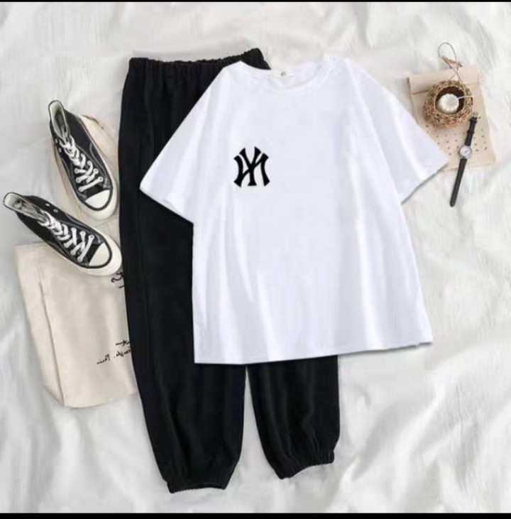 Sét bộ áo thun ny  kèm quần bom chun gấu , áo chất cotton dày dặn , quần cát lên dáng đẹp ,phù hợp đi chơi , mặc ở nhà đều xinh 90