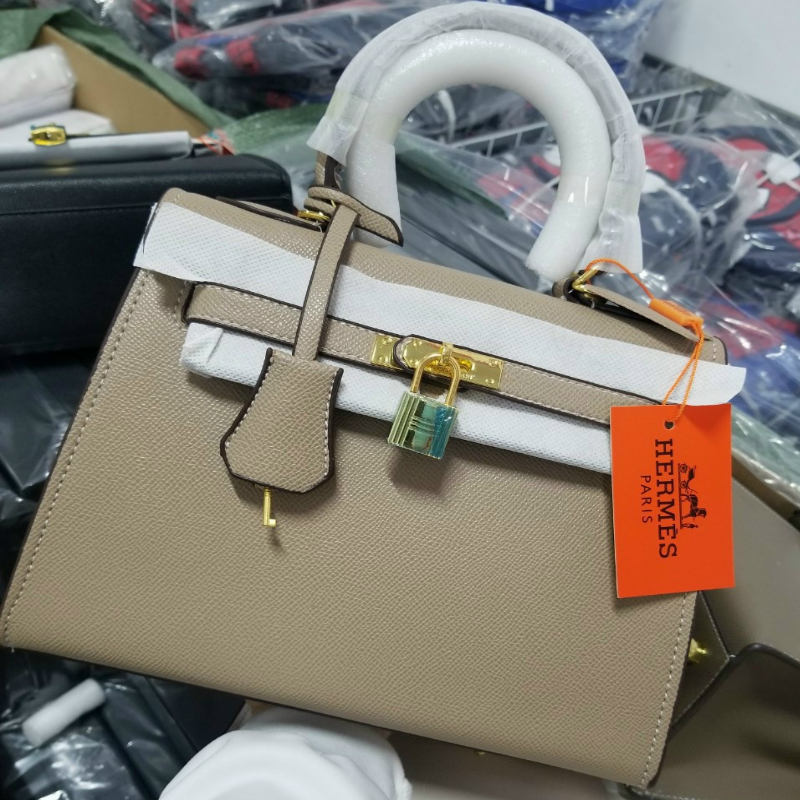 Túi Xách NữTúi Xách H.M size 25cm kèm dây đeo chéo da mềm Khoá Vàng Mã T49