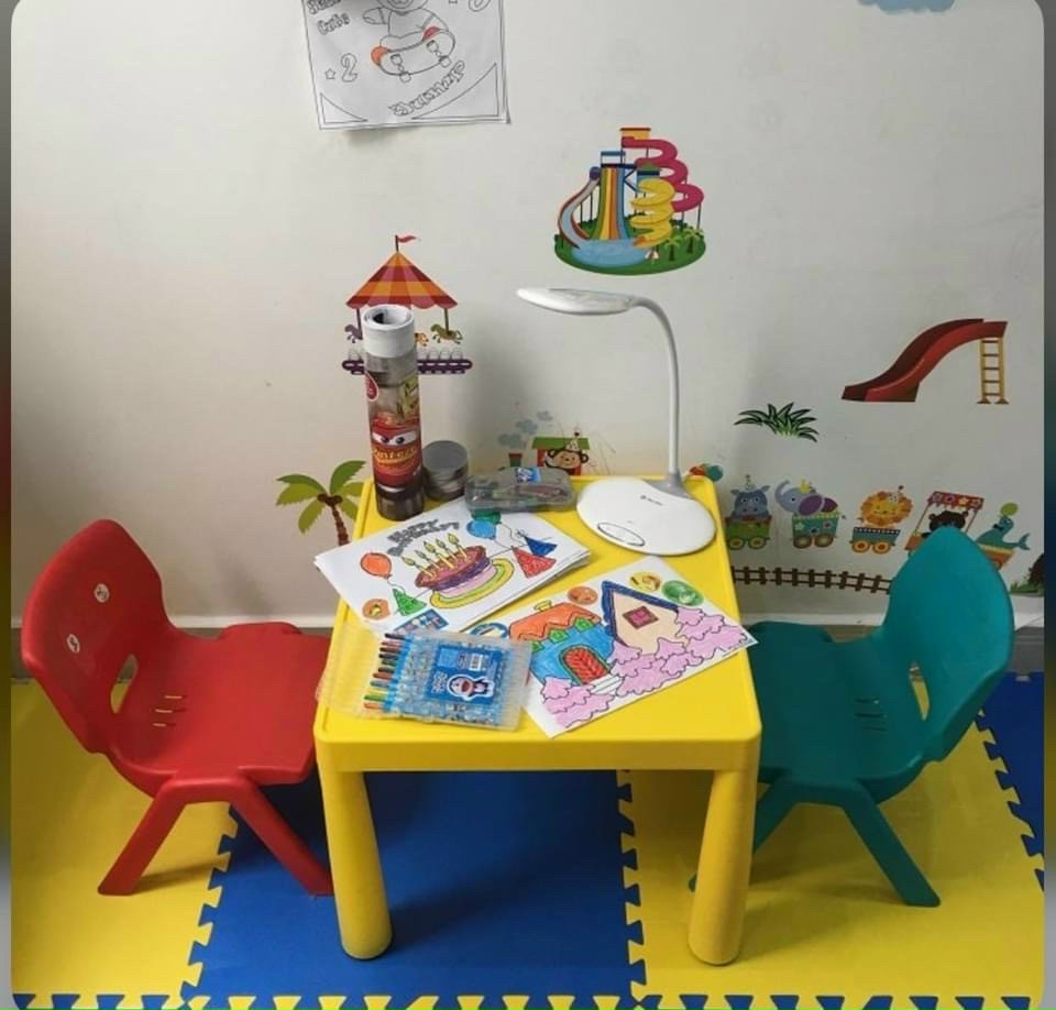Bộ bàn ghế học sinh Việt Nhật-Gia Long. 1 Bàn Việt Nhật và 2 ghế Gia Long. Hàng Việt Nam chất lượng cao (MI293)