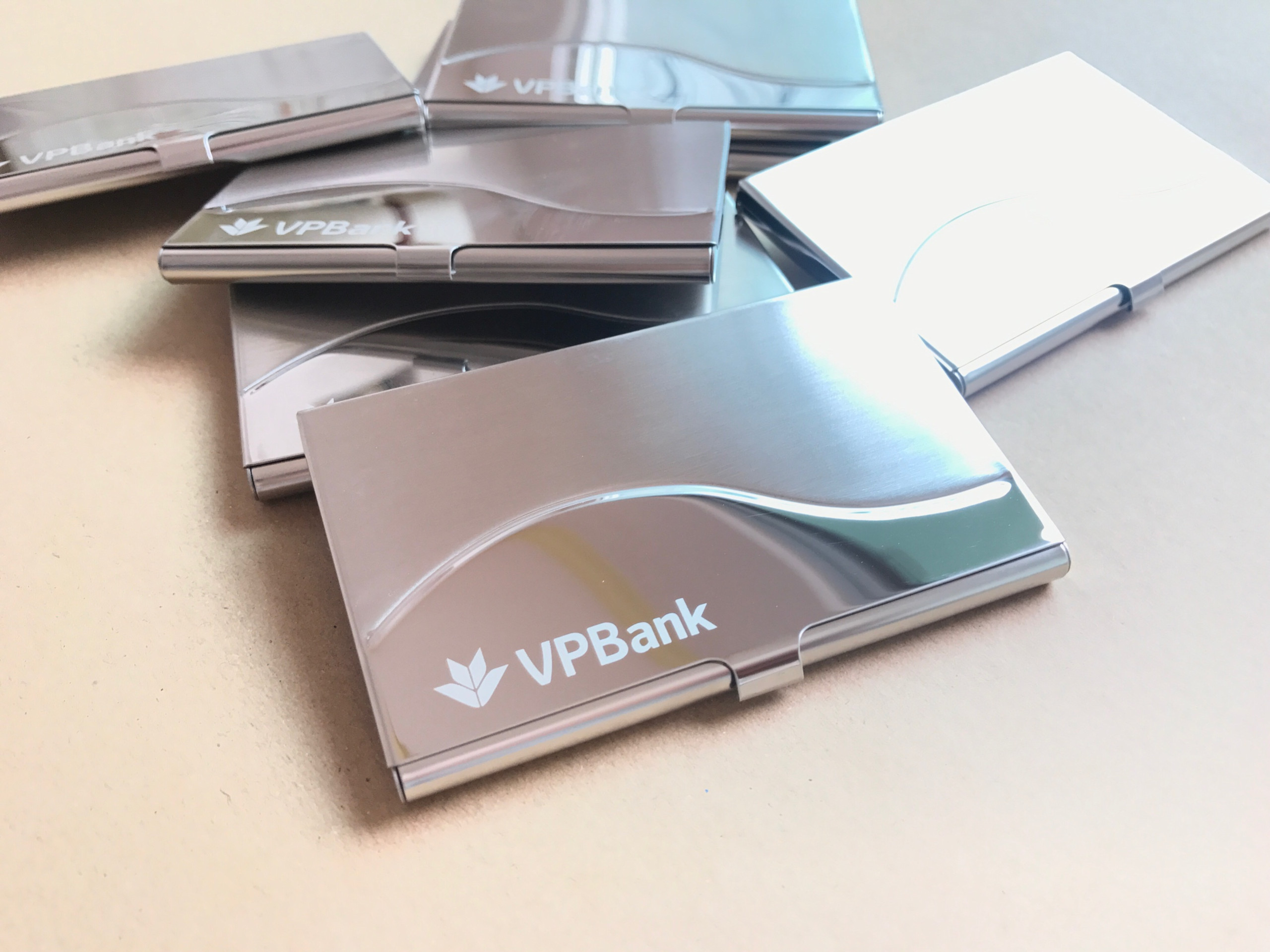 [HCM]Hộp Đựng Card Visit Cầm Tay Nhỏ Gọn Làm Từ Inox Không Gỉ NC061 Quà Tặng Văn Phòng Ý Nghĩa [ Có Khắc Theo Yêu  Cầu ]