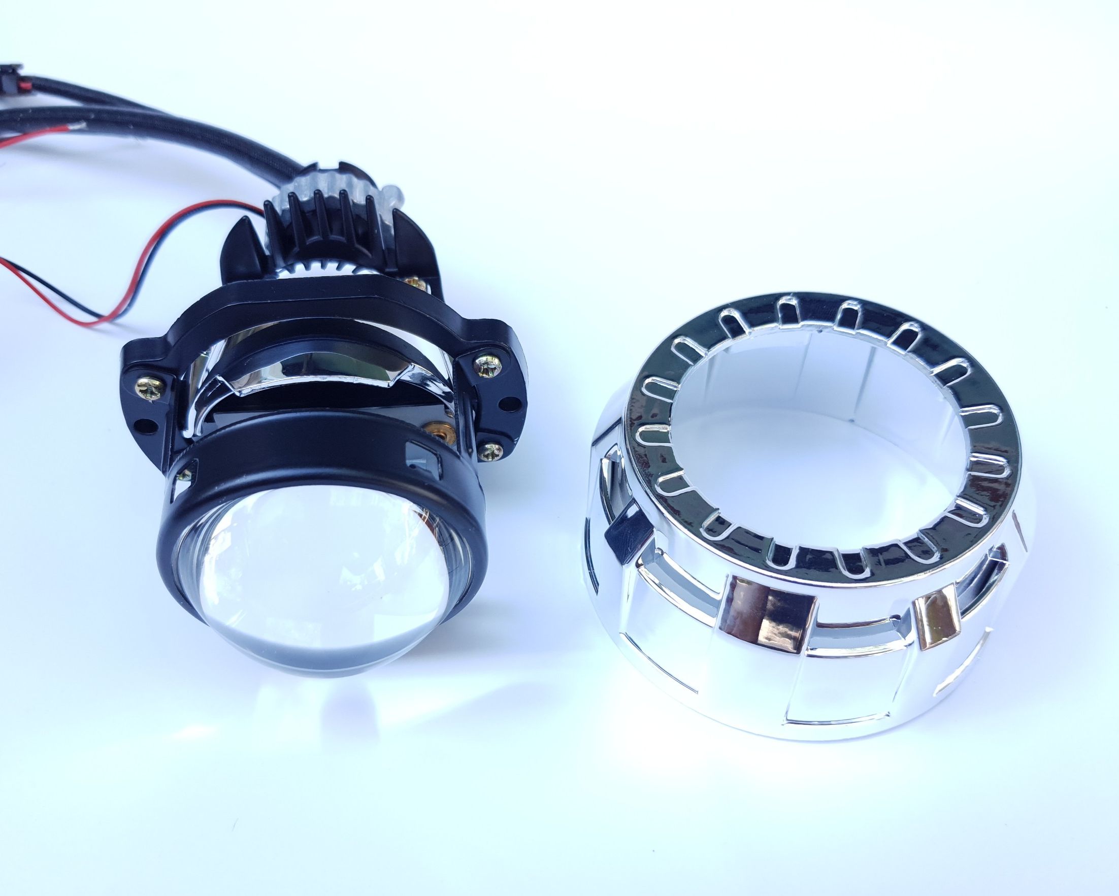 Bi led 2.0 inch chân đa năng - 45w. nhỏ gọn lắp mọi loại ô tô, xe máy. giá 1 bóng.