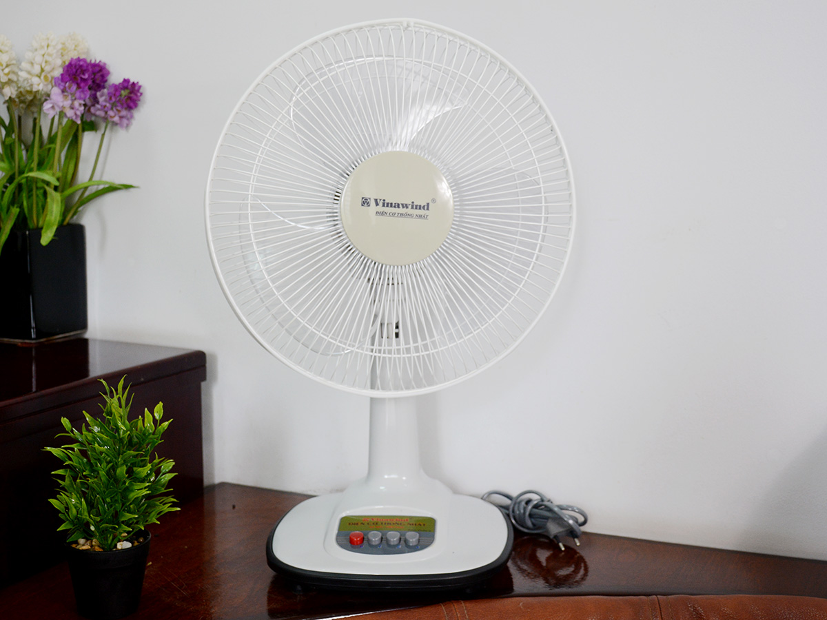 Quạt bàn vinawind qb300-đ sải cánh 300mm