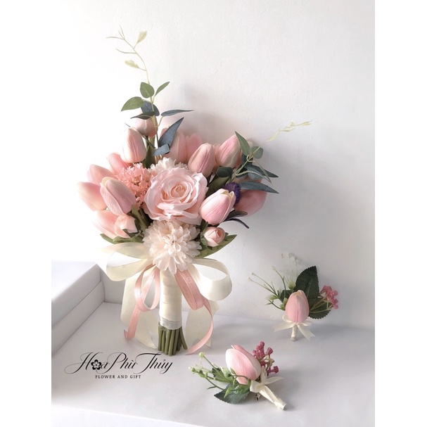 Bó hoa cưới tulip hồng