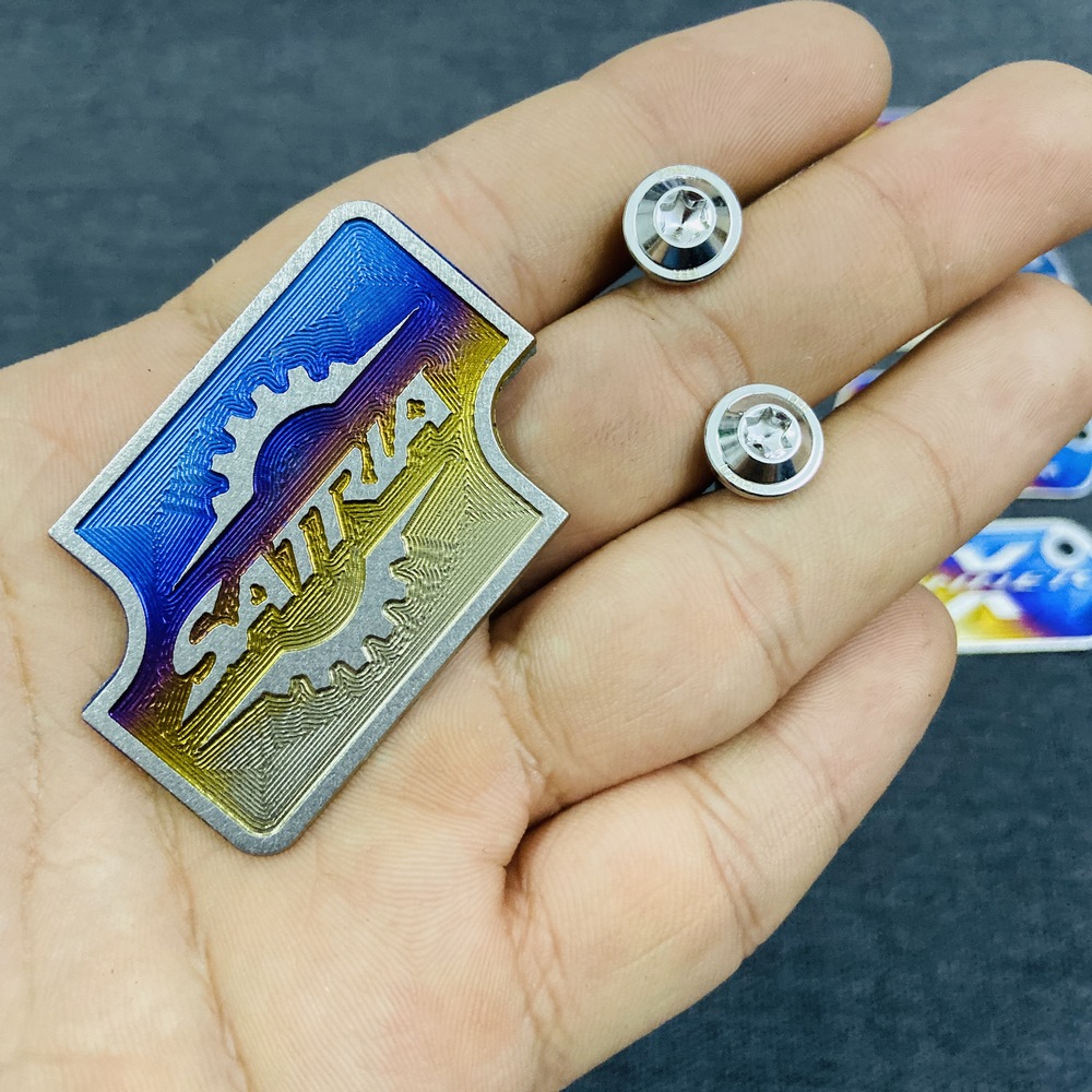 [tem nắp dầu TITAN] COMBO tem nắp bình dầu TITAN xe SATRIA và 02 ốc gr5 gắn nắp bình dầu trang trí xe siêu chất