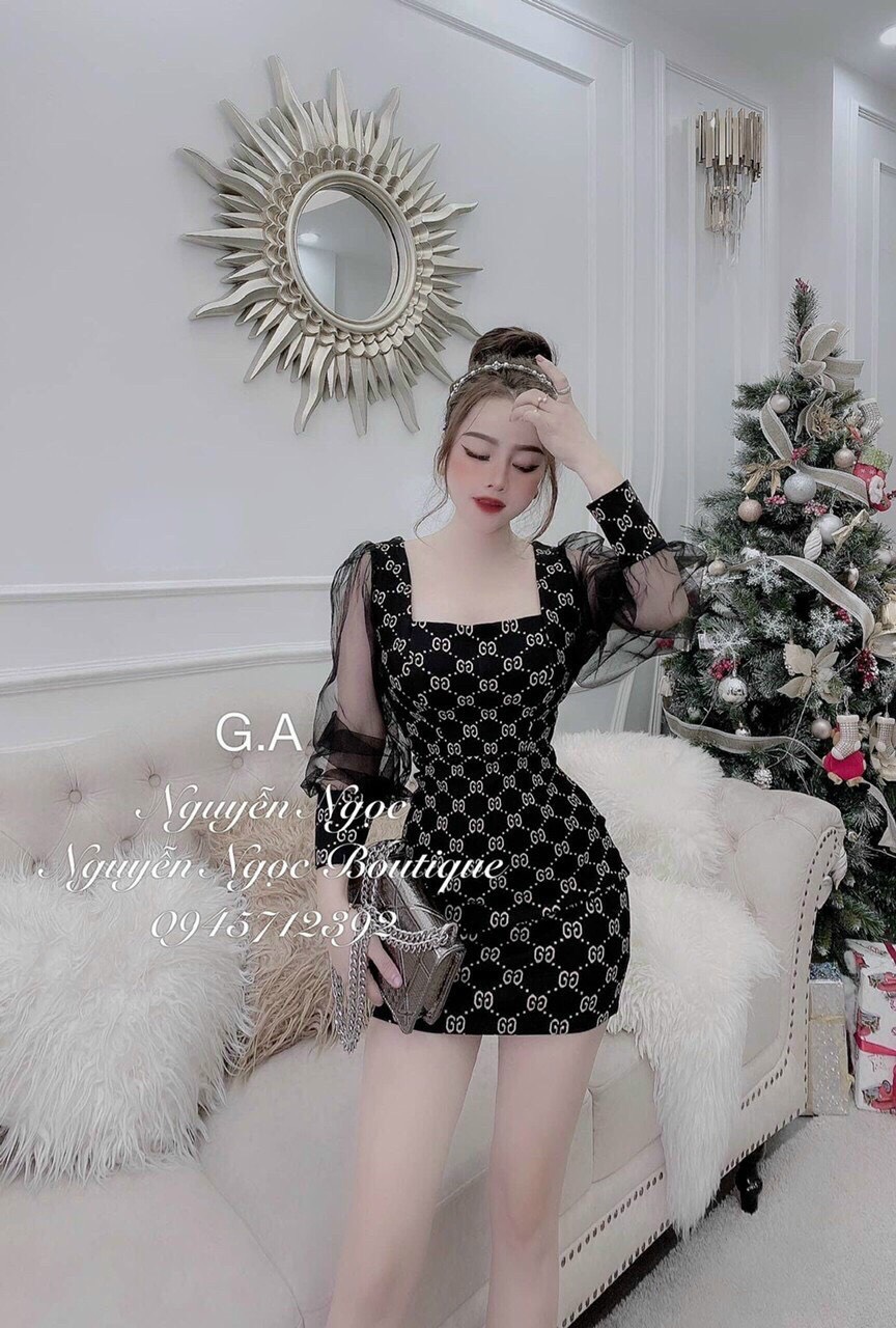 Đầm body cổ vuông in chữ ôm sát tôn dáng, cổ vuông tay bồng dài siêu sang chảnh
