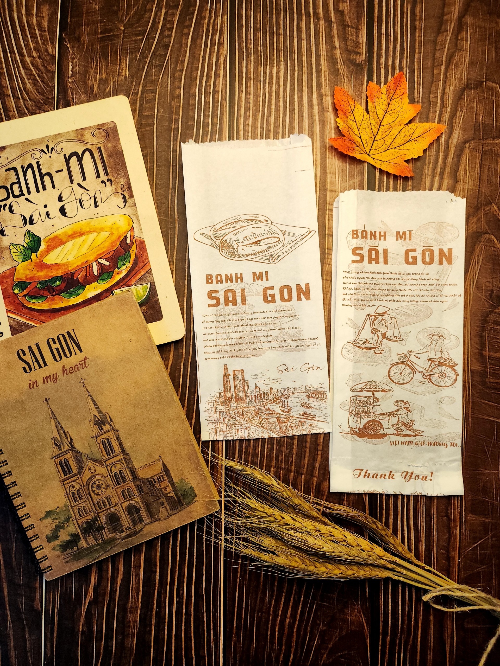 100 Túi Giấy ĐỰNG BÁNH MÌ TRUYỀN THỐNG Họa Tiết Bánh Mì Sài Gòn size 240x100x40mm - NHẬN IN THƯƠNG HIỆU RIÊNG CHỈ TỪ 500 TÚI.