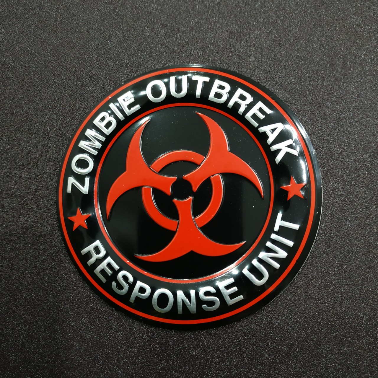 Tem nhôm dán xe Zombie outbreak tròn 7.5cm nền đen logo đỏ