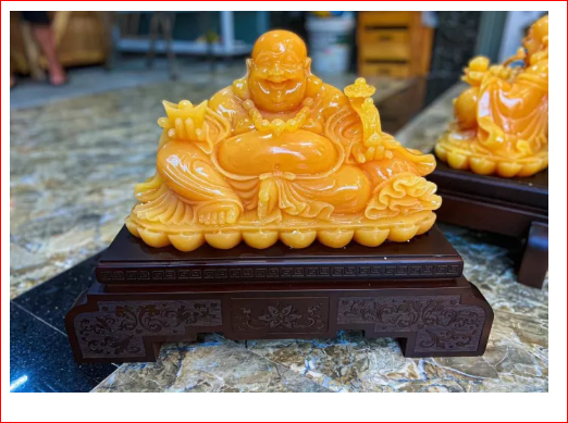 Tượng Phật Di Lặc ngồi cầm thỏi vàng tựa bao tiền cầu tài lộc phong thủy đá ngọc hoàng long - Dài 50 cm