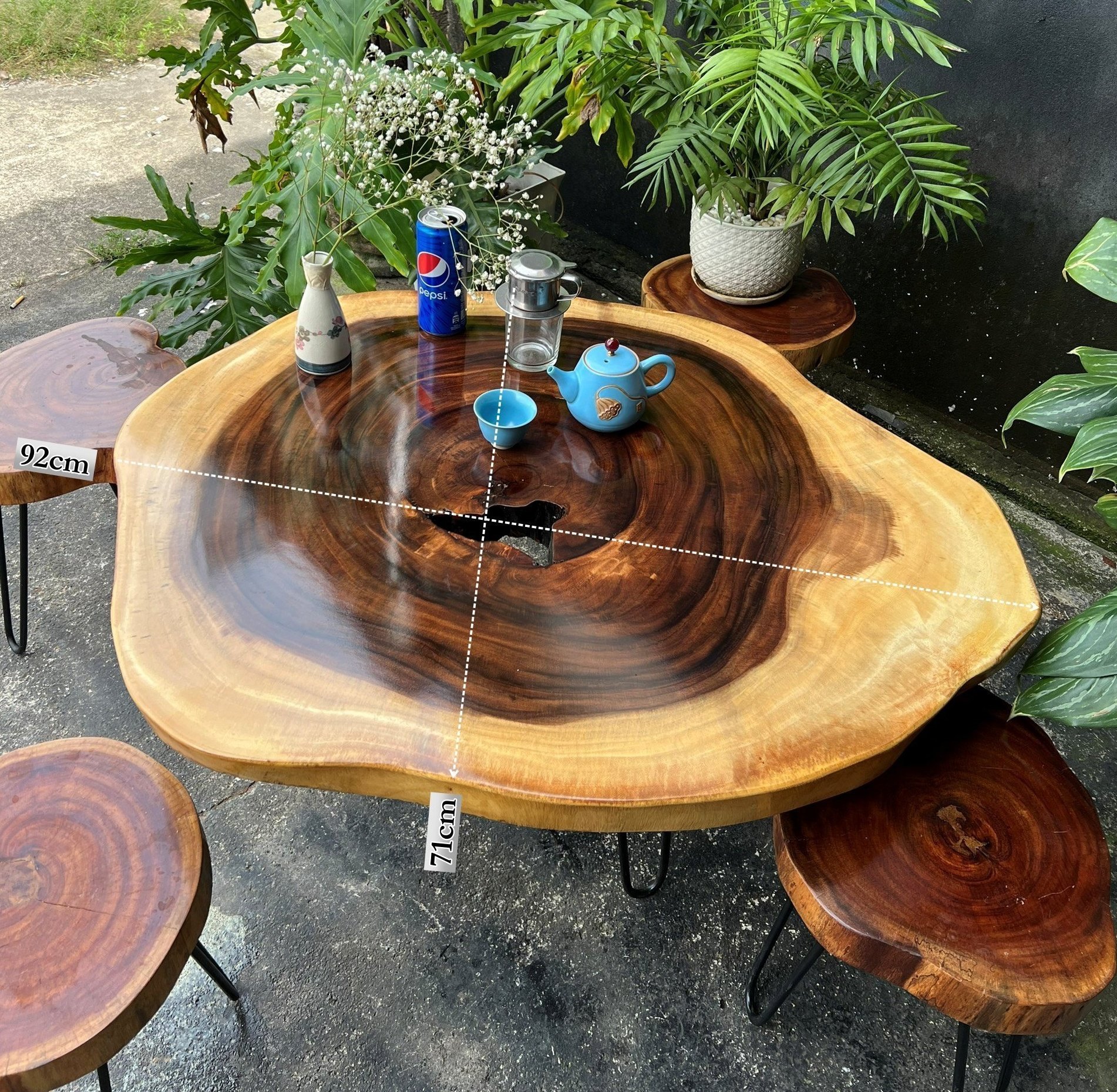 Mặt bàn ghế gỗ tròn me tây nguyên khối, tấm gỗ tự nhiên decor quán cafe