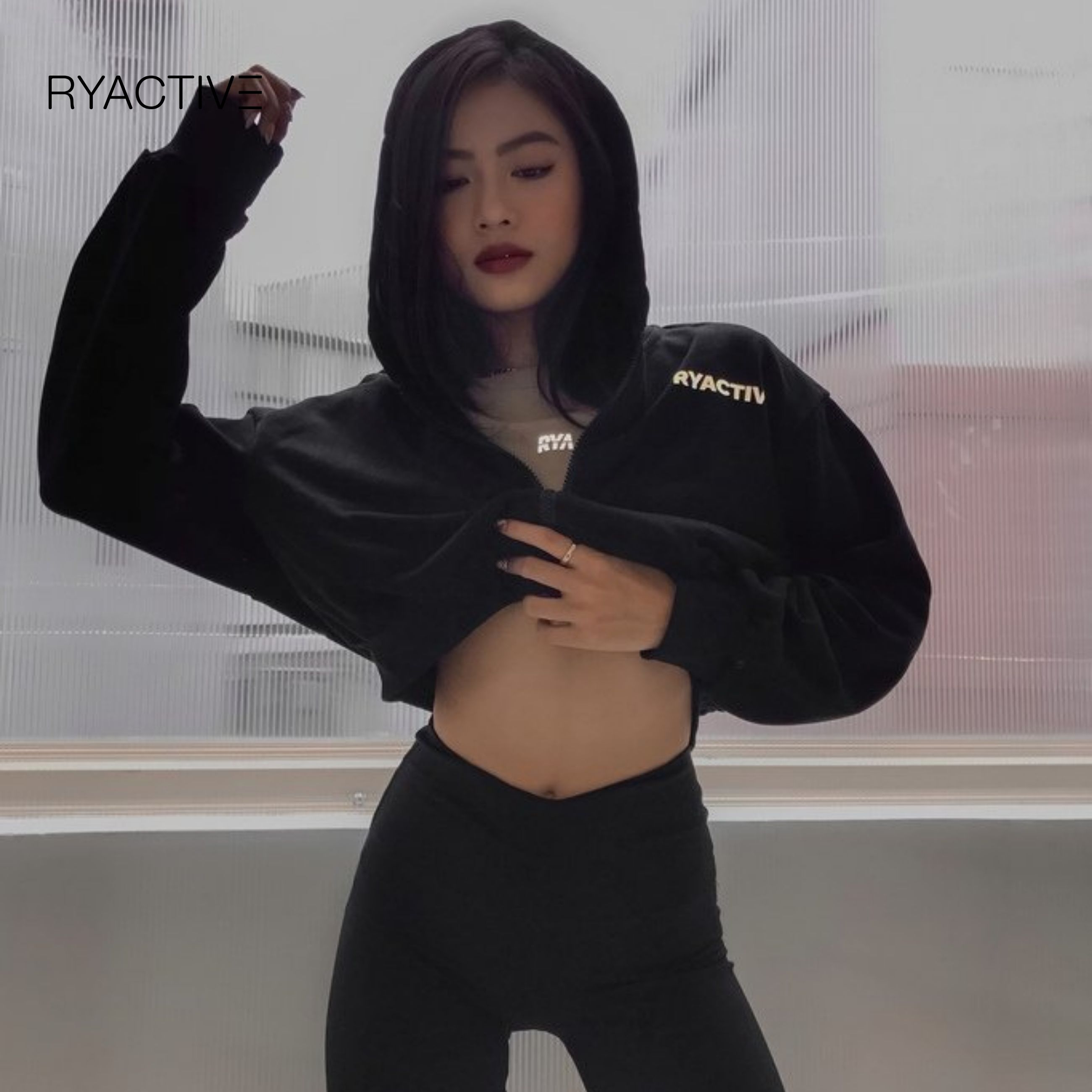 Áo hoodie form rộng ryactive - crop zip hoodie black