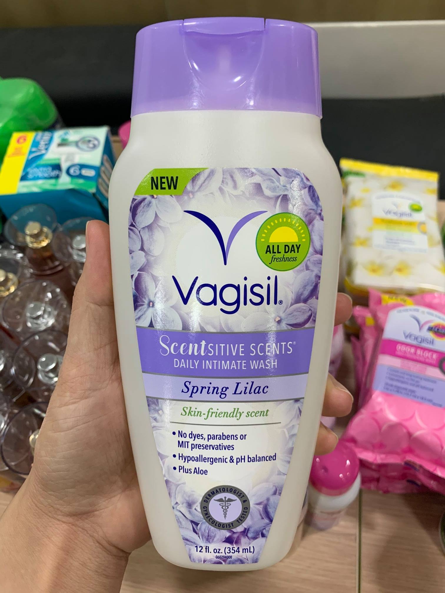 Daily Intimate Feminine Wash for Women, Gynecologist Tested, Spring Lilac, 12 Fluid Ounce , chai tím. Dung dịch vệ sinh phụ nữ Vagisil Mỹ