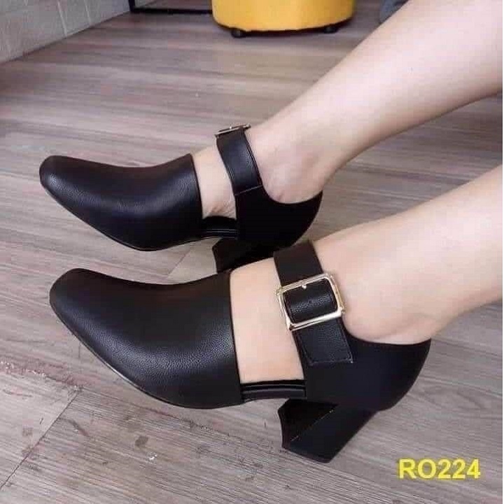 Giày boot nữ cổ thấp 5p hàng hiệu rosata màu đen thời trang ro224