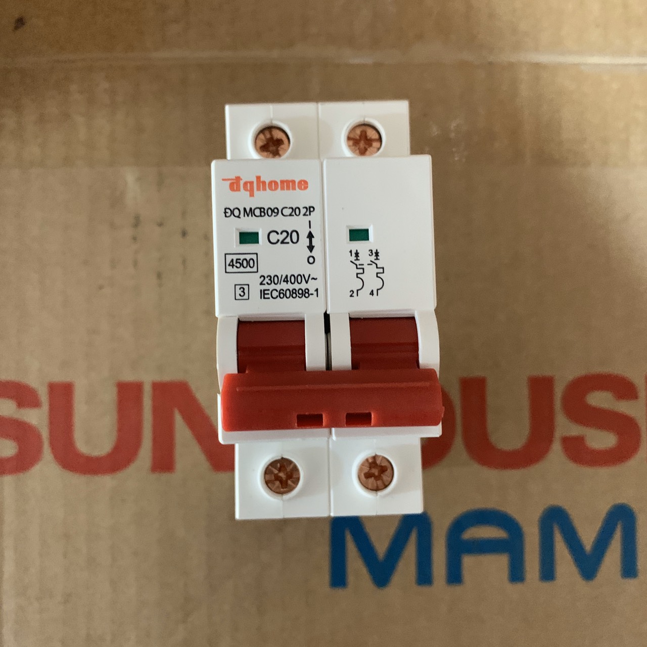 Cb 20a chính hãng điện quang - 2 cực