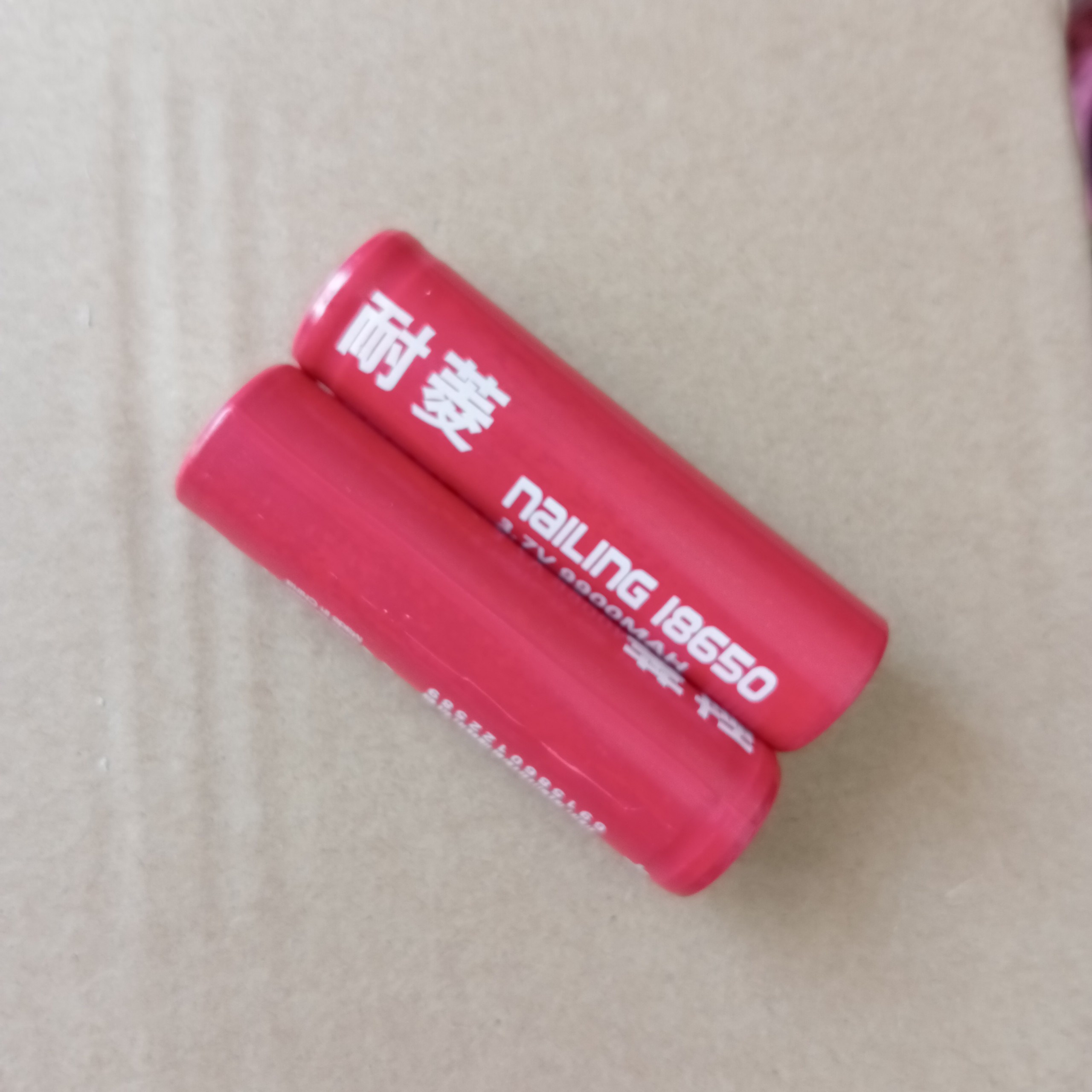 1 viên pin sạc vỏ đỏ 9900mah 3,7v loại 18650 - đầu lồi- dùng cho loa, đèn pin, đèn led, đồ chơi, quạt sạc