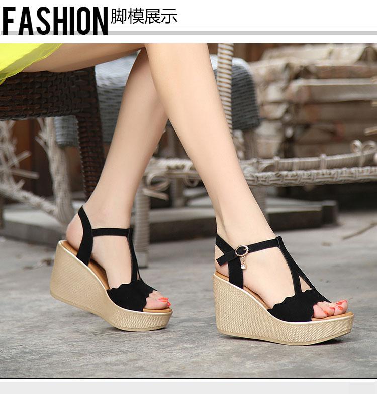 Dép đế xuồng quai lượn sóng