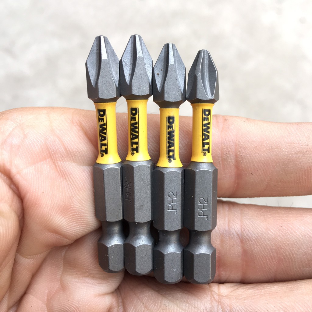Mũi Vít Mác Thép Cao DeWalt PH2 52mm Xám Vàng Có Từ Chuyên Dùng Cho Việc Bắn Vít, Thiết Kế Nhỏ Gọn, Ứng Dụng Linh Hoạt, Chống Mài Mòn Cao .