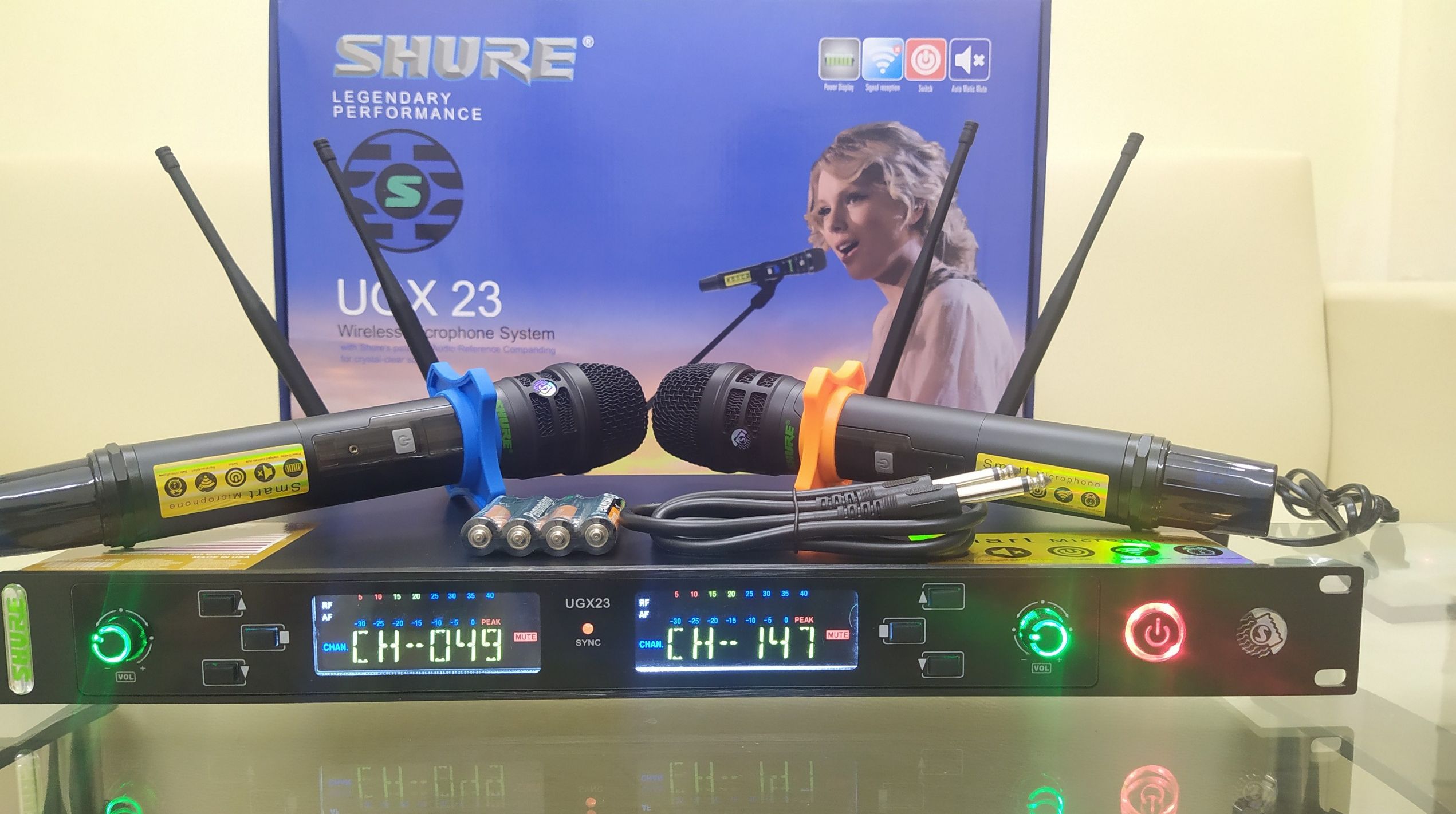 Micro karaoke không dây shure ugx-23 cao cấp - micro shure ugx 23 chuẩn main đỏ , có chế độ tự ngắt, sóng uhf cực khỏe, mic bắt tiếng cực nhạy, hát karaoke cực hay, siêu chống hú, màn hình led hiển thị