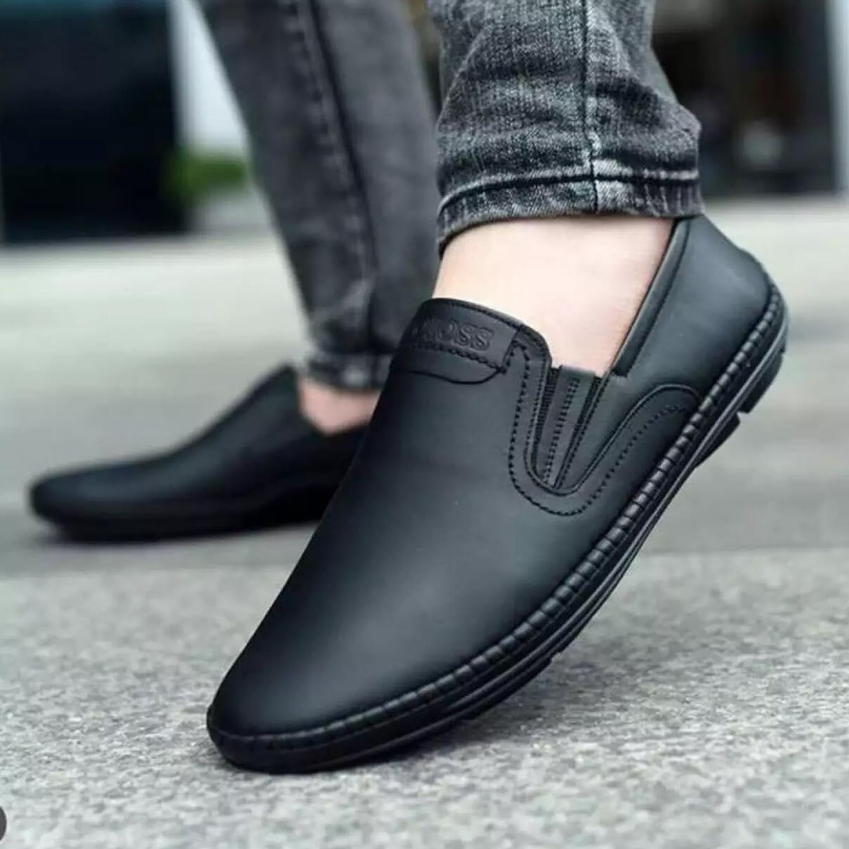 Giầy lười mọi trơn chữ đen nam
