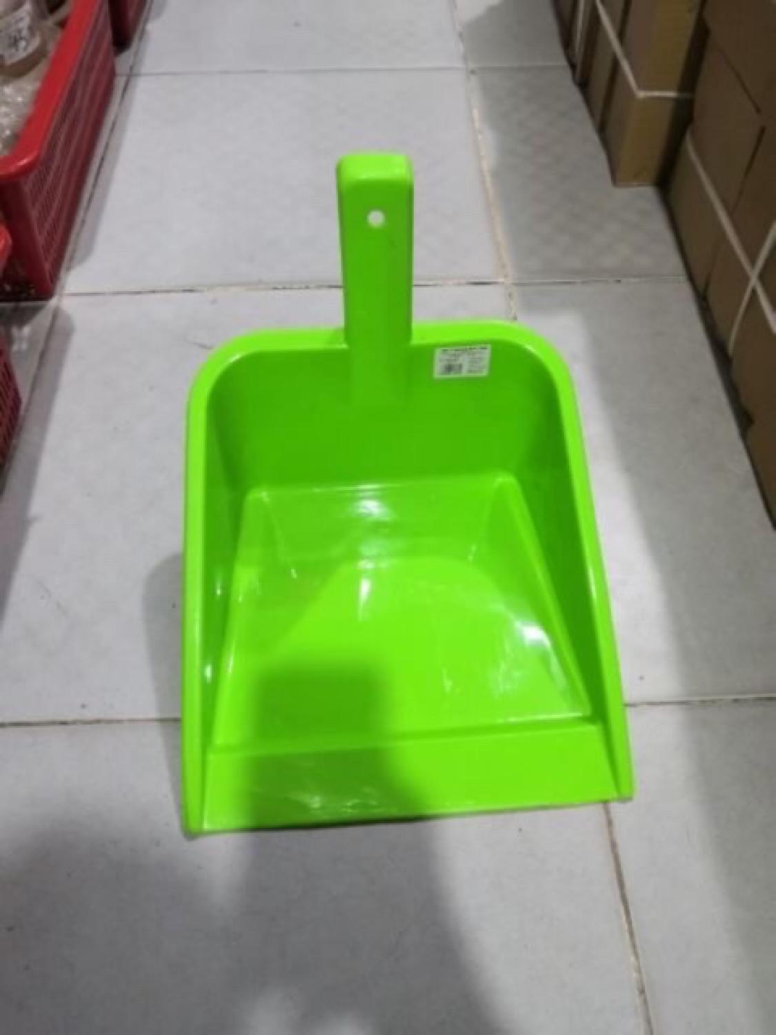 Ky hốt rác nhựa cầm tay cán ngắn
