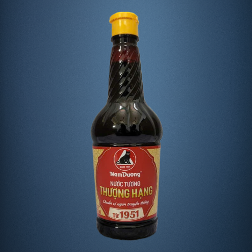 CHAI LỚN 500ml - NƯỚC TƯƠNG NAM DƯƠNG THƯỢNG HẠNG hiệu CON MÈO ĐEN Premium Soy Sauce