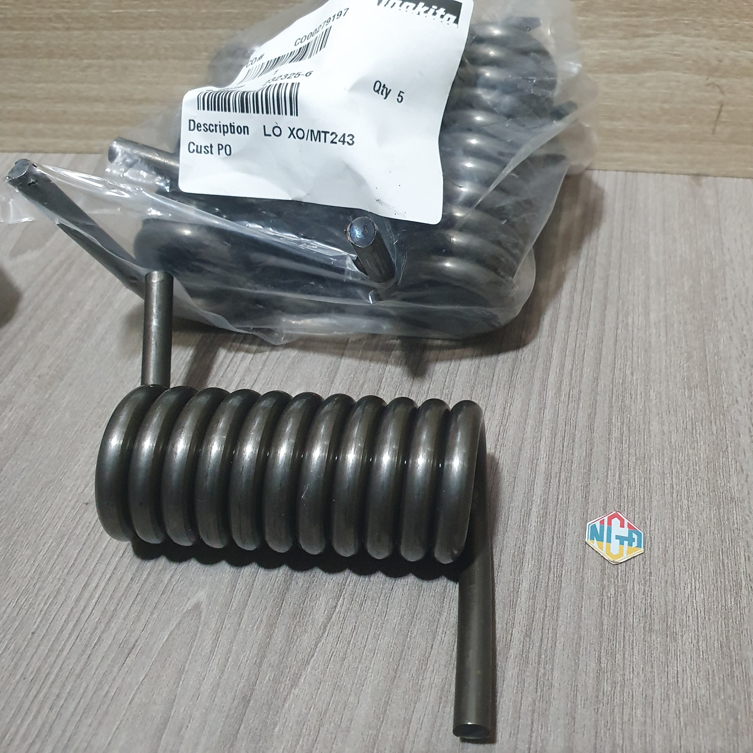 Lò xo máy cắt sắt makita maktec mt243 m2401b