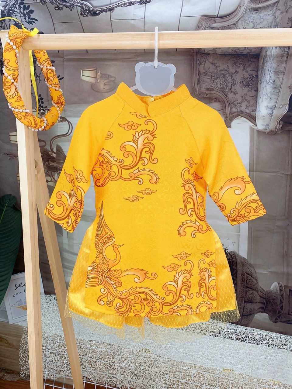 [HCM]Áo Dài Cách Tân Diện Tết 2022 Cho Bé Gái Từ 10~24kg Chất Gấm Lụa Cao Cấp Thêu Họa Tiết Cực Đẹp Áo dài tết 2022 Cho Bé Gái (Set 3 món Áo dài Chân Váy đội đầu)