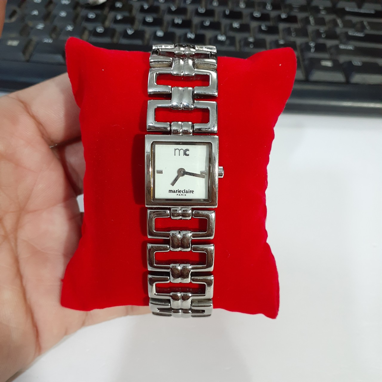 Đồng hồ đeo tay nữ hiệu Marie Claire Paris mặt vuông second hand