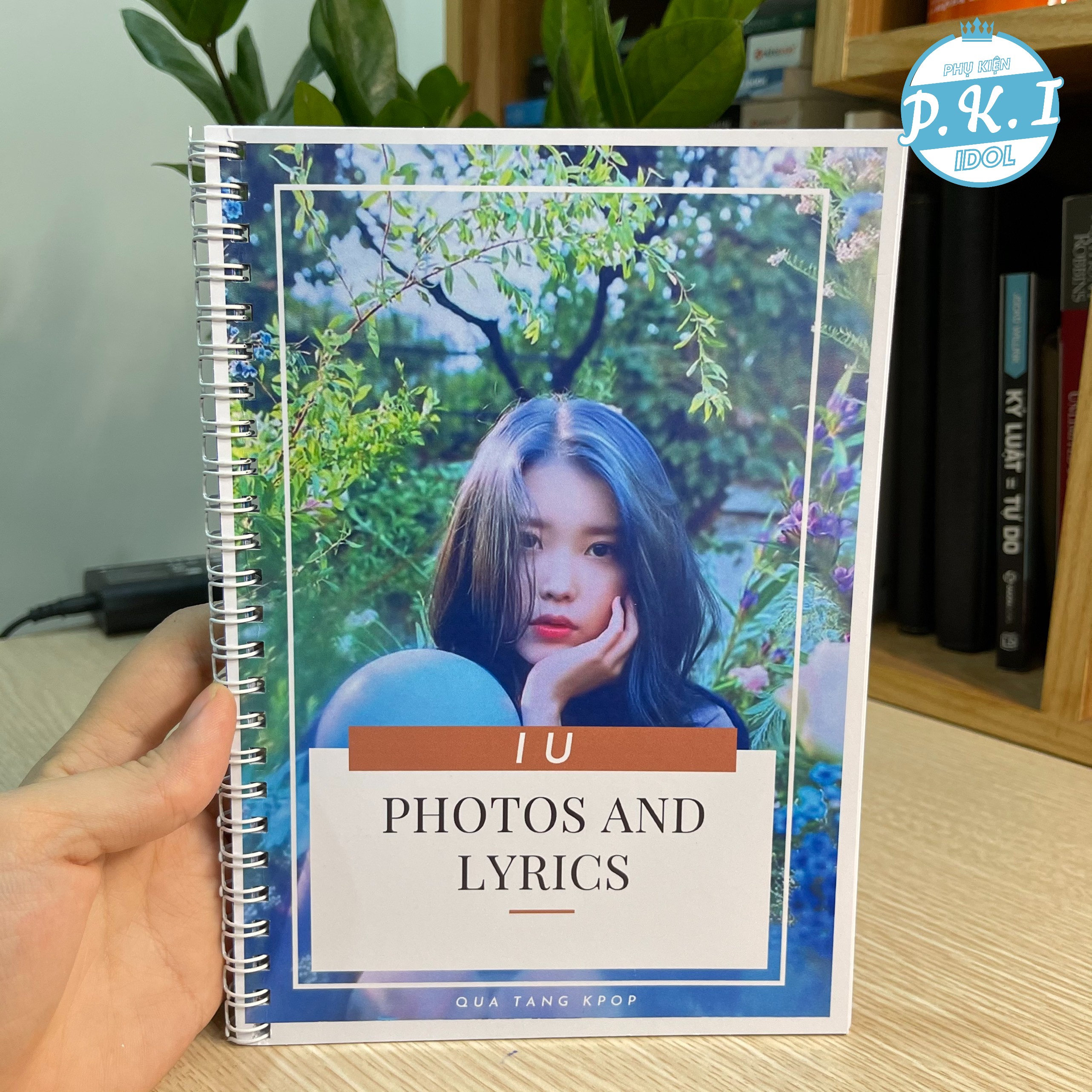 Bộ Photobook Album Ảnh Ca Sĩ IU Siêu Đẹp 2021 - QUÀ TẶNG K-POP