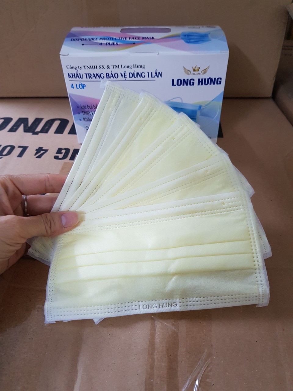 Hộp 50 chiếc khẩu trang y tế 4 lớp màu vàng nhạt đẹp