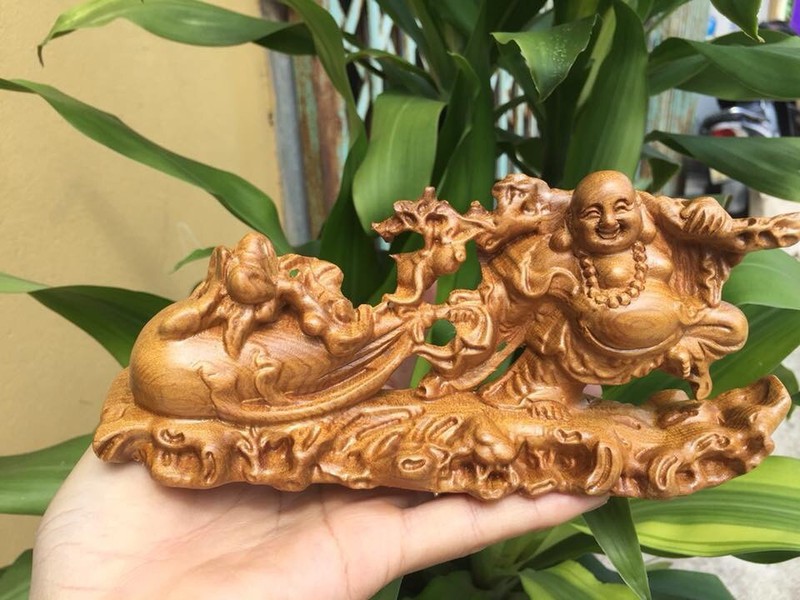 Tượng phật di lặc gỗ bách xanh để xe, mẫu kéo bao tiền k19