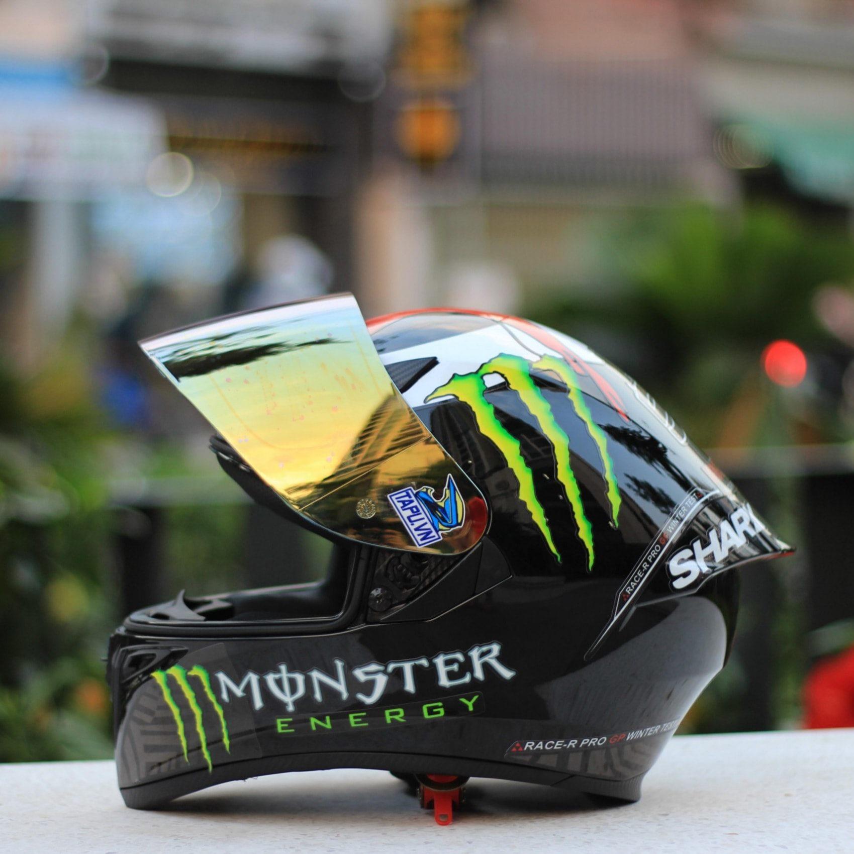 Nón Royal m138B 1 kính Màu đen bóng lên tem SHARK V2  cực đỉnh ( tặng túi đựng nón và đuôi gió đi kèm săn )