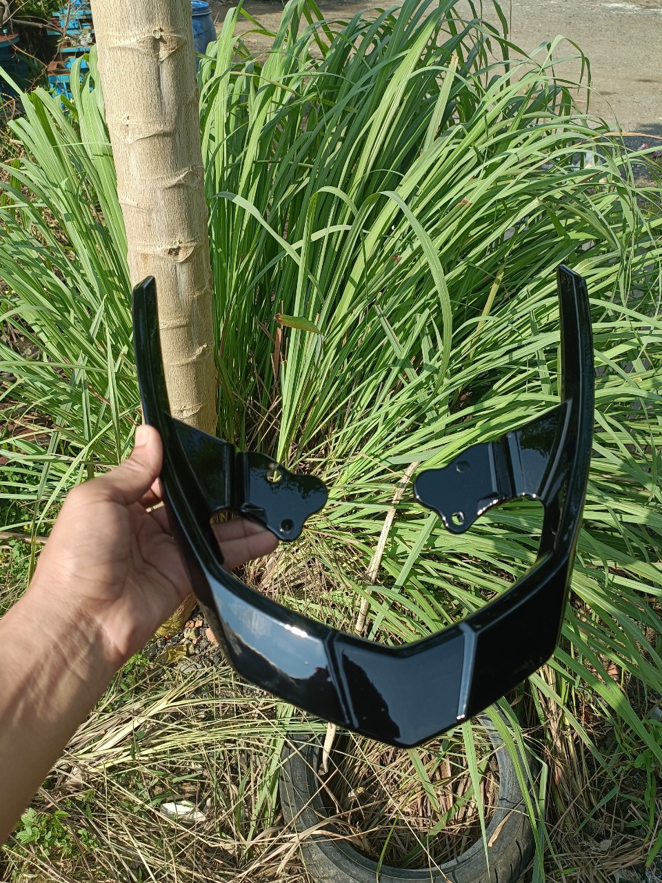 Cảng sau xe Sirius 110 spark đen bóng sơn tĩnh điện